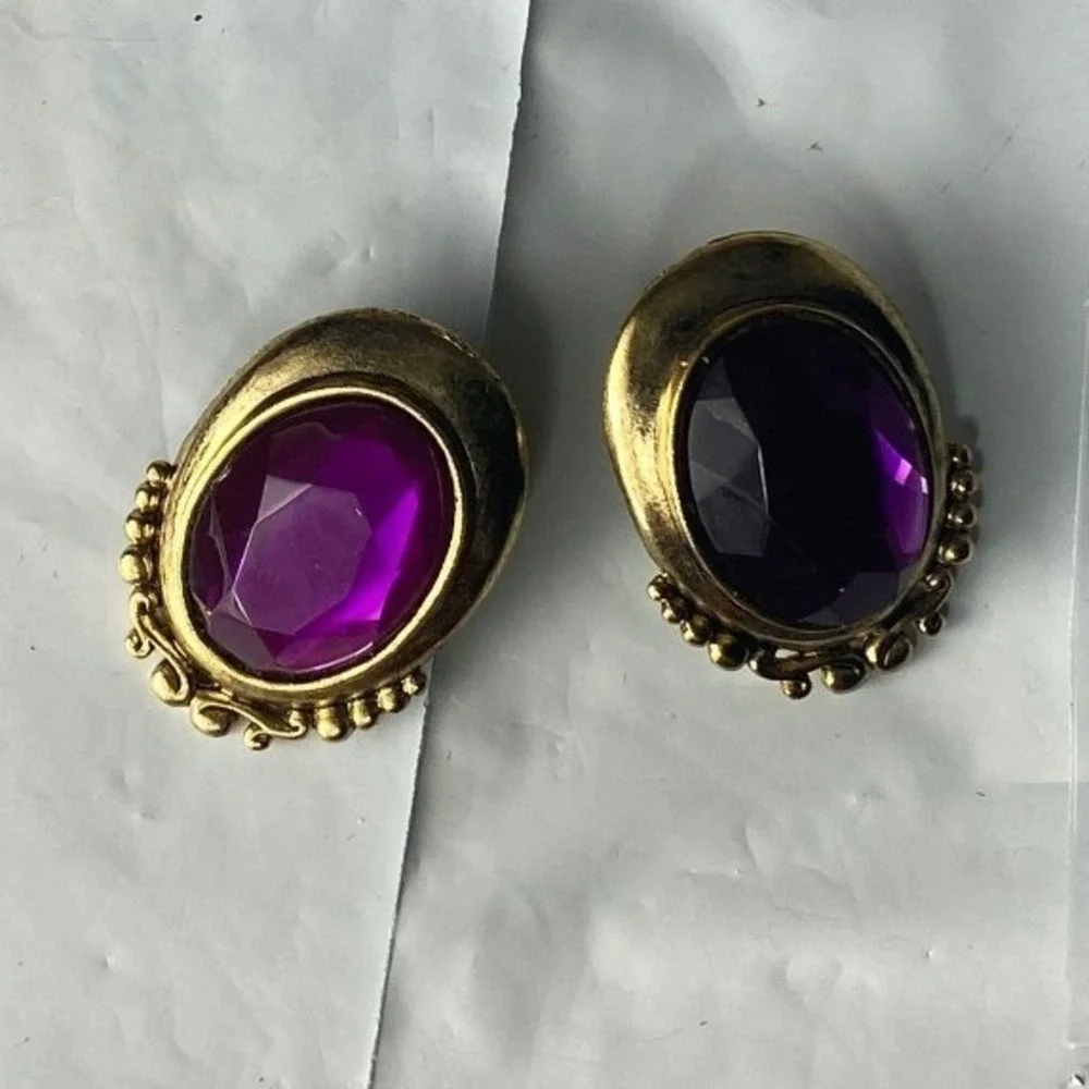 Vintage‎ Oval Gemstone Clip On Earrings Purple Amethyst Gold Tone
